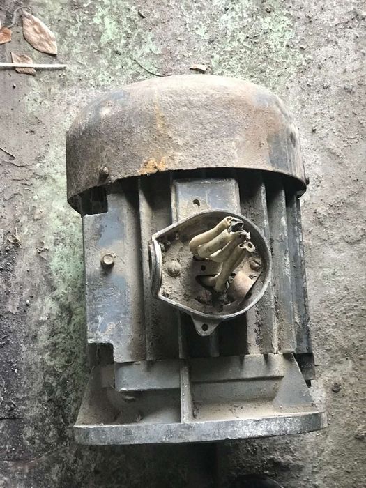 Продам три электродвигателя !