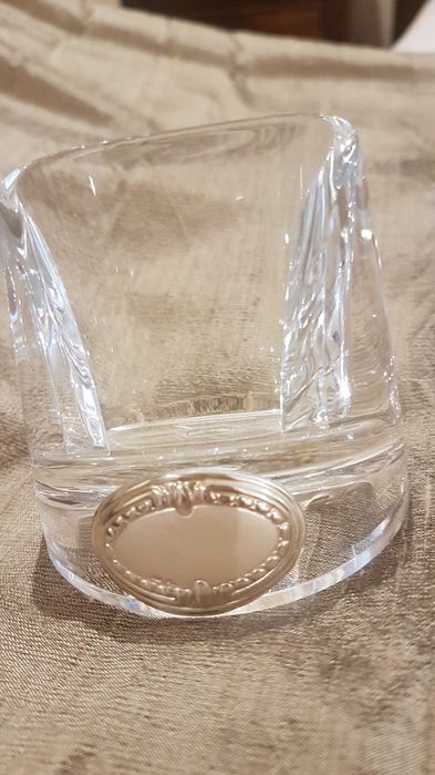 Suporte para secretária, NOVO, em acrílico com medalhão em prata