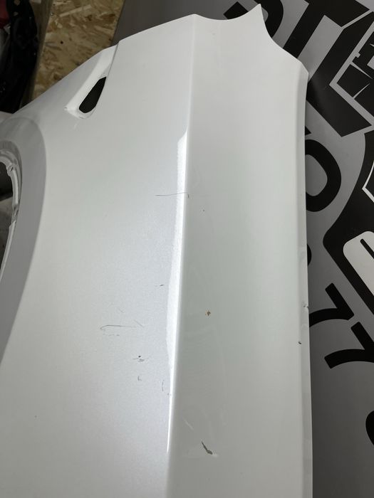Праве крило Tesla Model Y