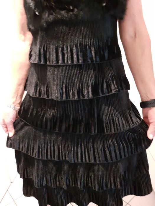 Czarna ciekawa sukienka