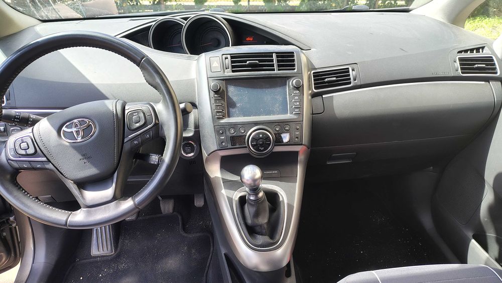 TOYOTA VESRSO 2018r. niski przebieg