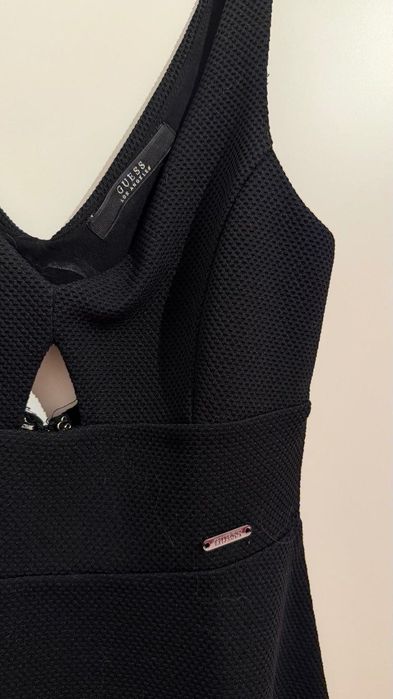 Sukienka krotka Guess czarna rozmiar S