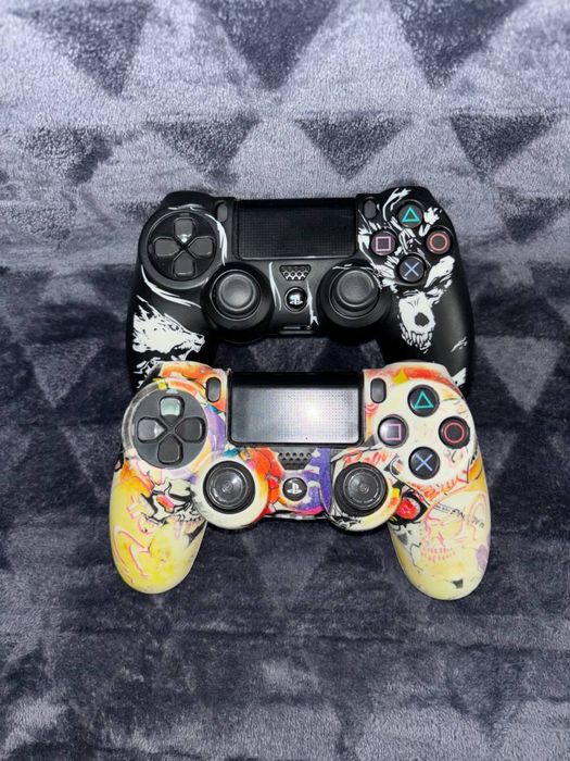 Продам PS 4 Pro 1 TB + 2 геймпада