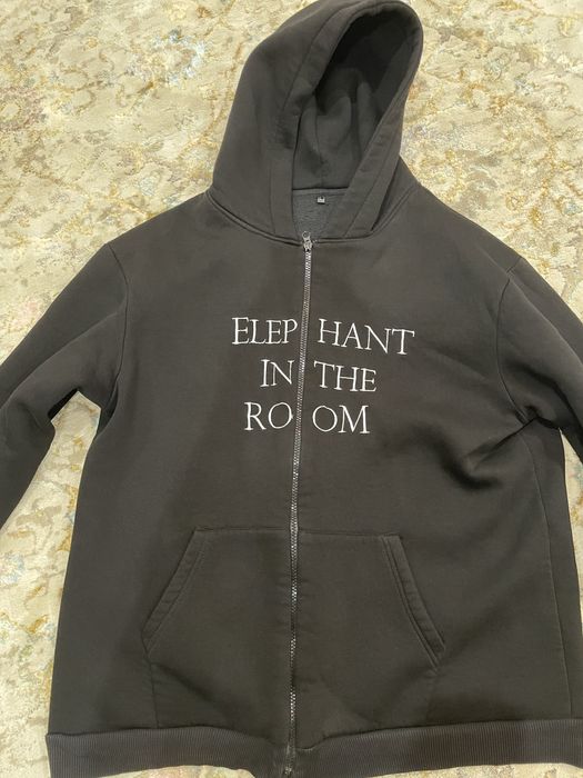 zip hoodie “elephant in the room” kamishiro store not available