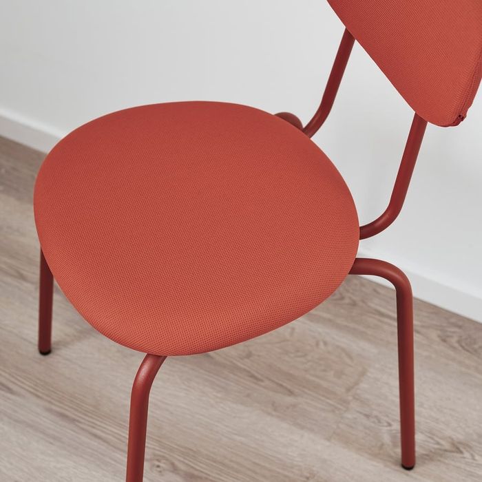Mesa 67x67 e duas cadeiras, como novas