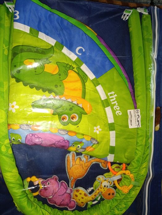 Розвиваючий коврик для найменшеньких