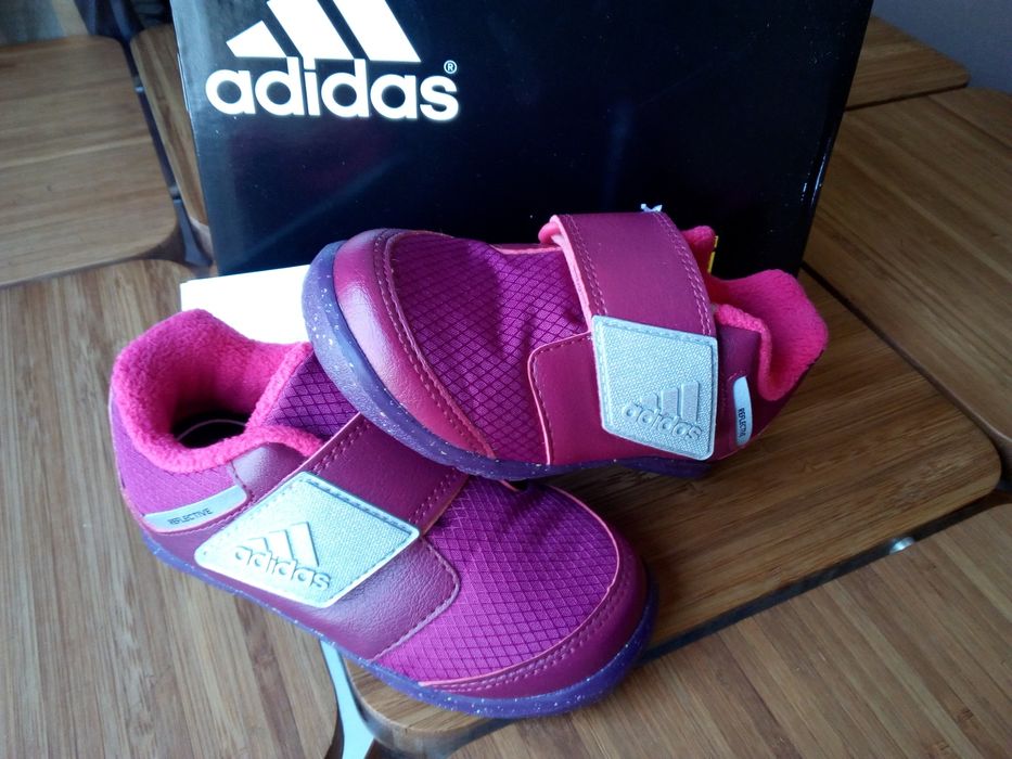 Ténis de Menina * Artigo Novo * Tamanho - 24 * ADIDAS