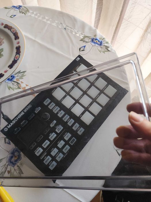 Native Instruments Maschine Mikro (Como novo)