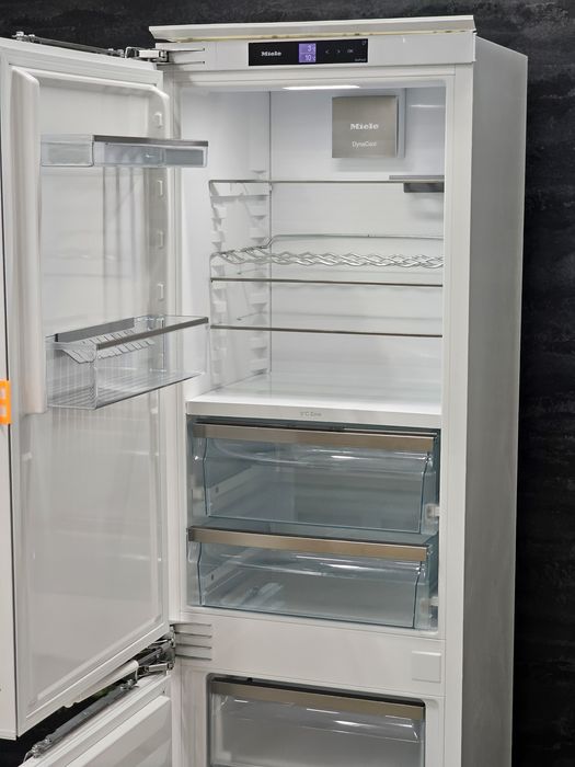 Холодильник вбудований KFN 7744 D 2024р Wi-Fi стан ідеальний Гарантія!