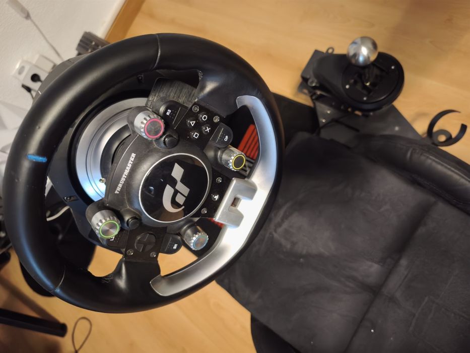 Playseat com volante thursmaster tgt2