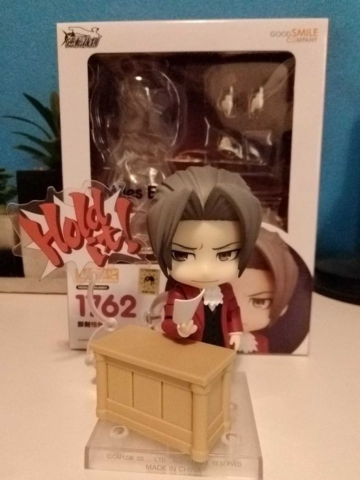 Miles edgeworth nendoroid (Ace attorney)