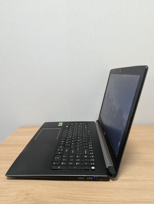 Игровой Acer Aspire /15.6 FHD /Core i3 7200U/20GB/SSD256/MX 130