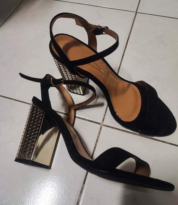 Sandália de salto alto preta