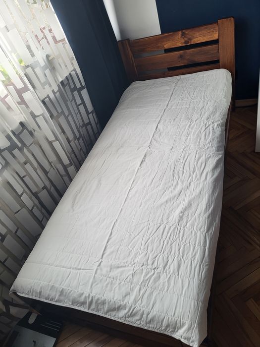 Łóżko pojedyncze sosnowe 90 × 200 cm z materacem