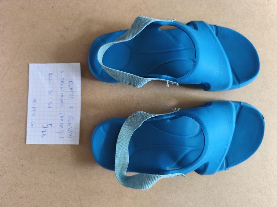 Klapki z gumkami z Decathlon firmy NABAIJI