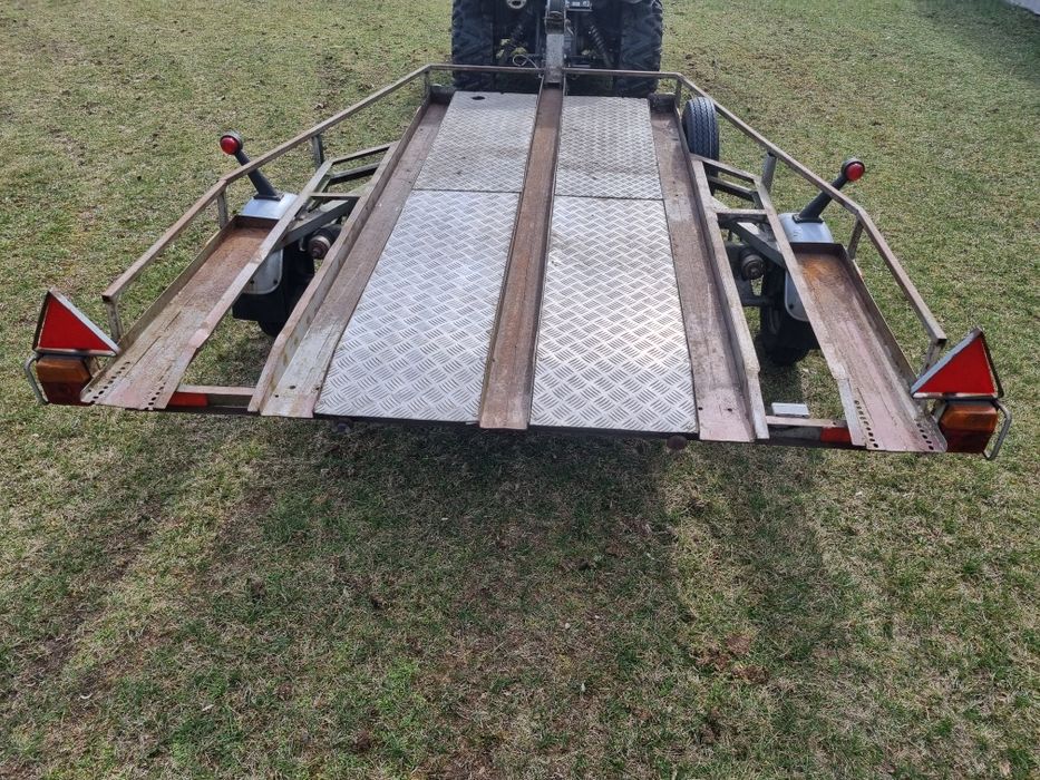 Pozostałości przyczepki platformy