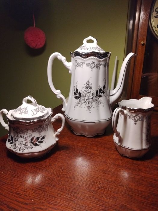 Dzbanek z mlecznikiem i cukiernica