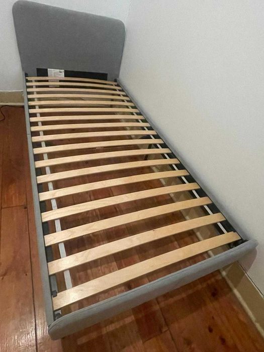 Cama de solteiro IKEA + Estrado de ripas