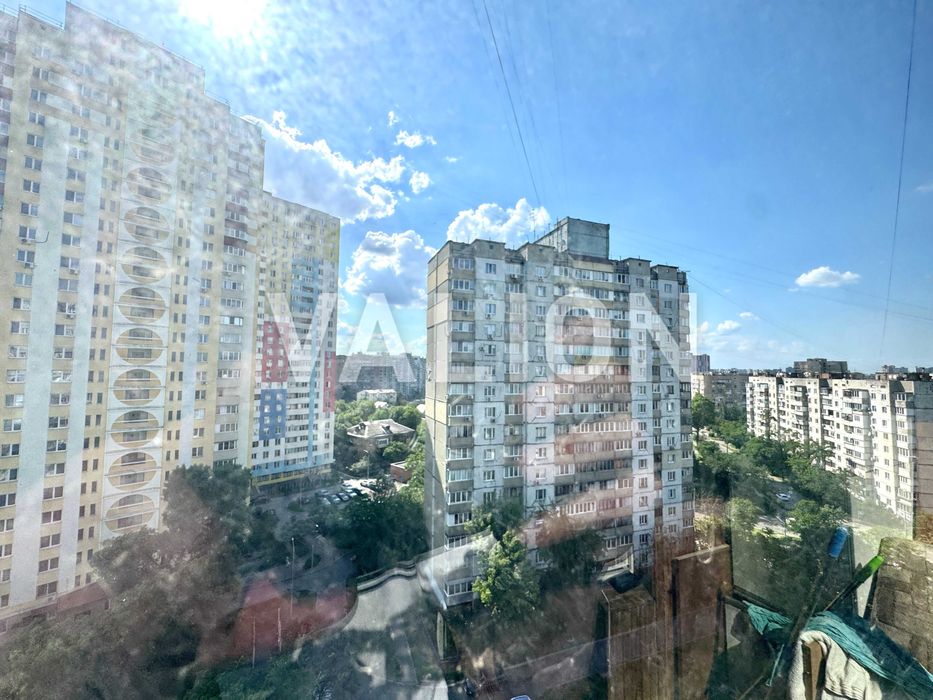 Продам 3-кімнатну квартиру з ремонтом вул.Хорольська 1,  Дарницький вокзал Дарницька(Ленінградська) пл