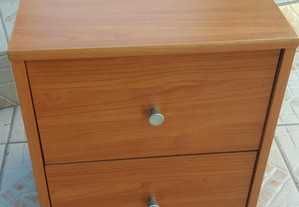Mesinha de cabeceira pequena