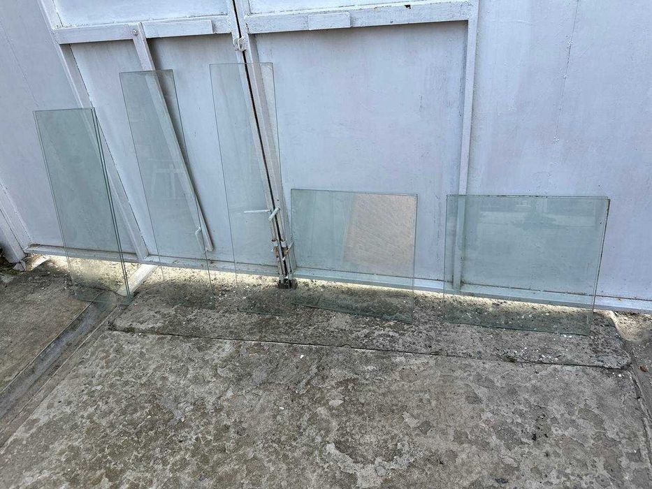 Продам стекла разные размеры.