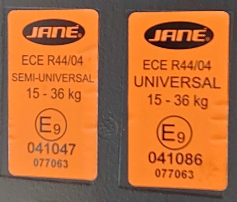 Cadeiras de carro para crianças.