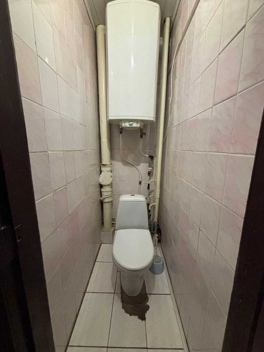 Продается 2-комнатная квартира в центре.