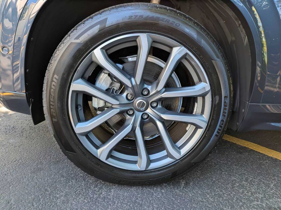 Volvo XC90      2019