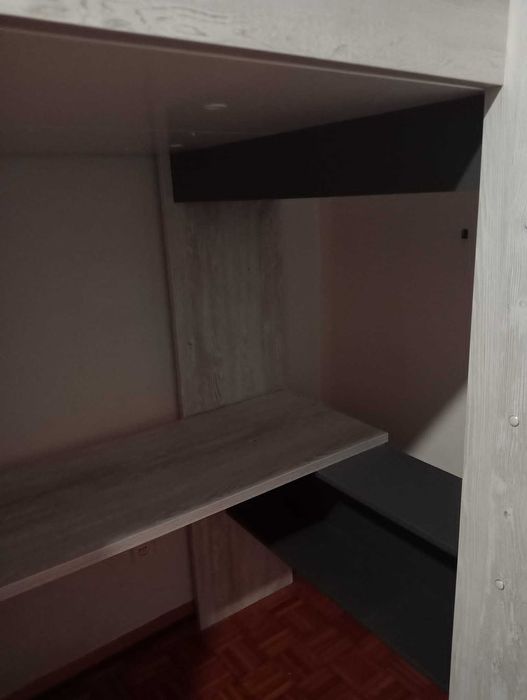 Cama solteiro alta com escritório e armário