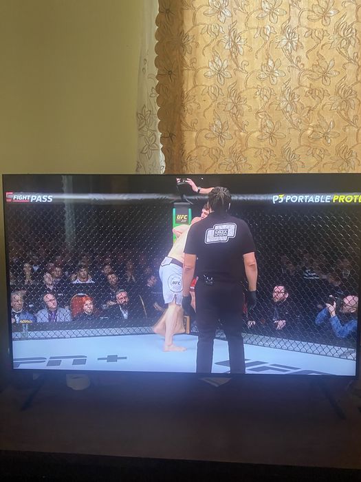 Телевізор Samsung UE43CU7100UXUA