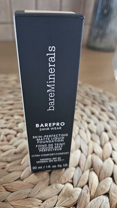 Bareminerals - podkład BarePro 24H LIQUID FOUNDATION