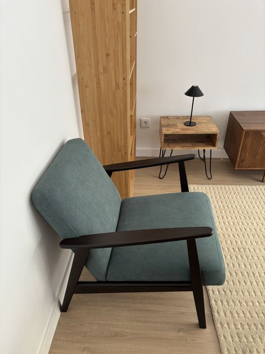 Poltrona verde muito confortável e nunca usada