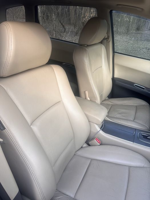 Субару Трібека 2008 року