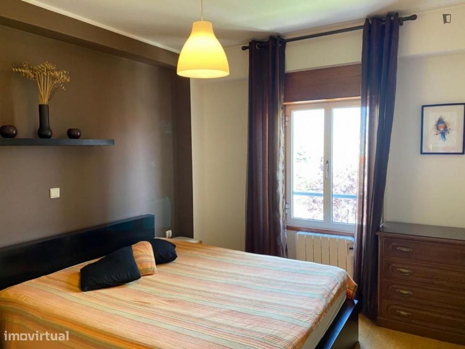 Quarto - localizado em Campanhã Porto