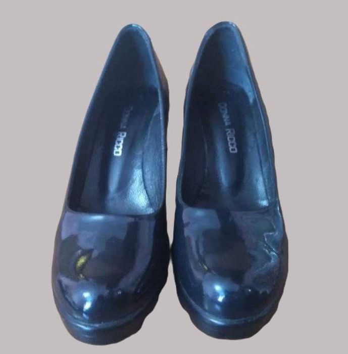 Елегантні лаковані туфлі Donna Ricco (р. 39) ідеально підійдуть на 38р