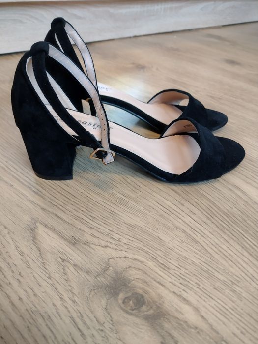 Buty na obcasie 38