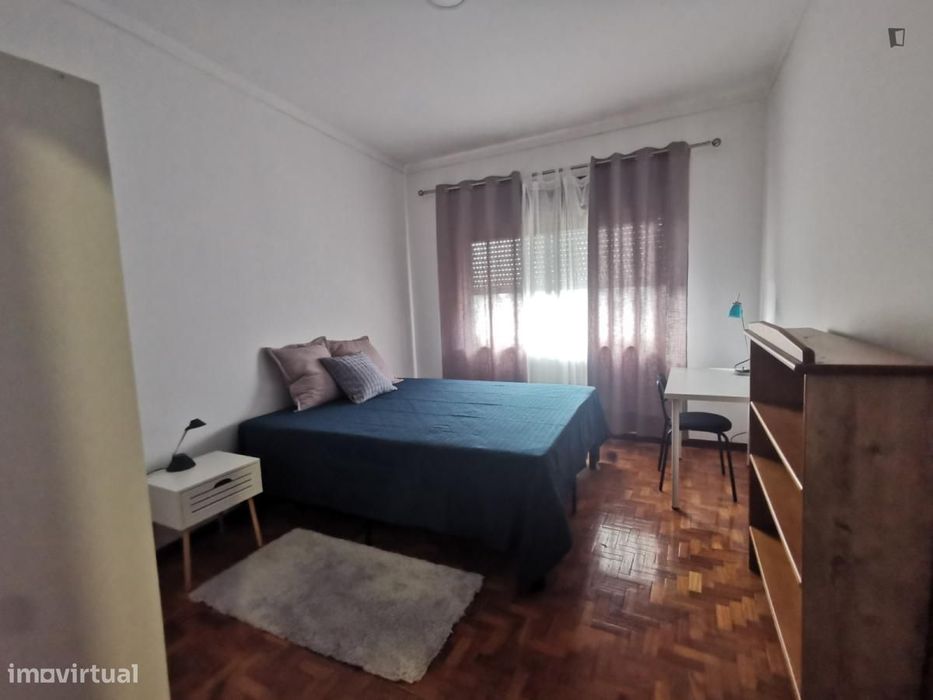 Quarto - localizado em Santo Ildefonso Porto