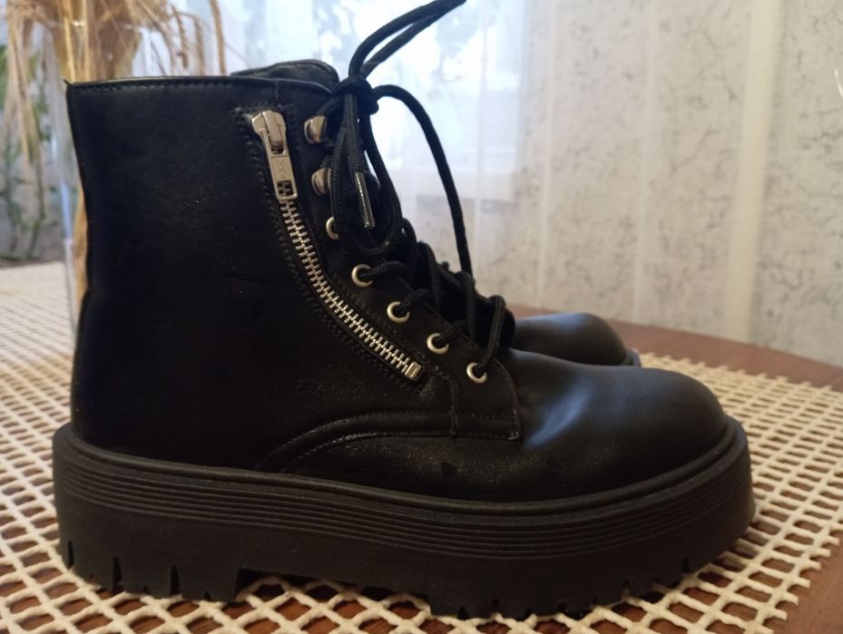 Продам стильные женские ботинки