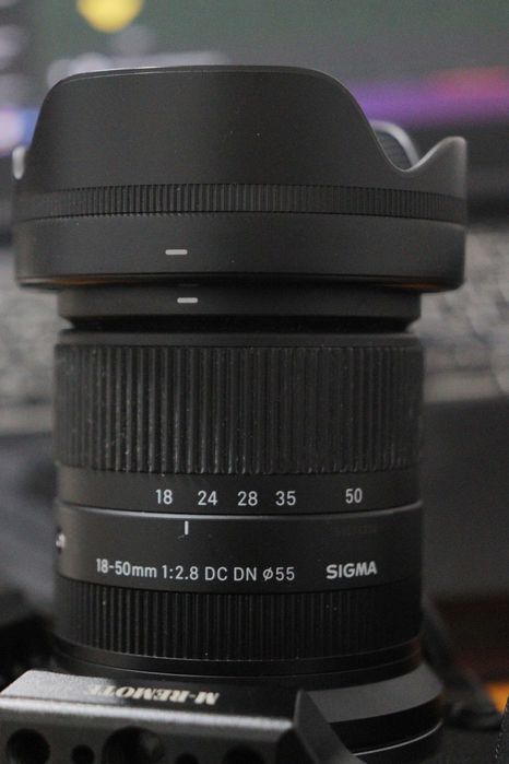 Обʼєктив Sigma 18-50 f2.8 rf