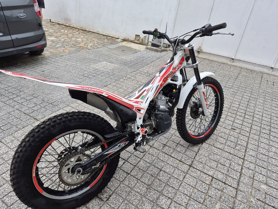 Beta evo trial 300c 2 tempos de 2016 com poucas horas de uso