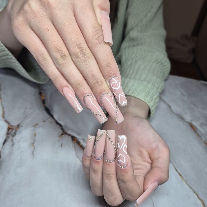 Paznokcie żelowe przedłużane