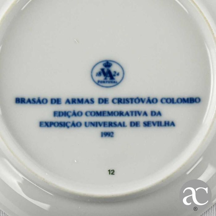 Prato em porcelana Vista Alegre, brasão de armas de Cristóvão Colombo