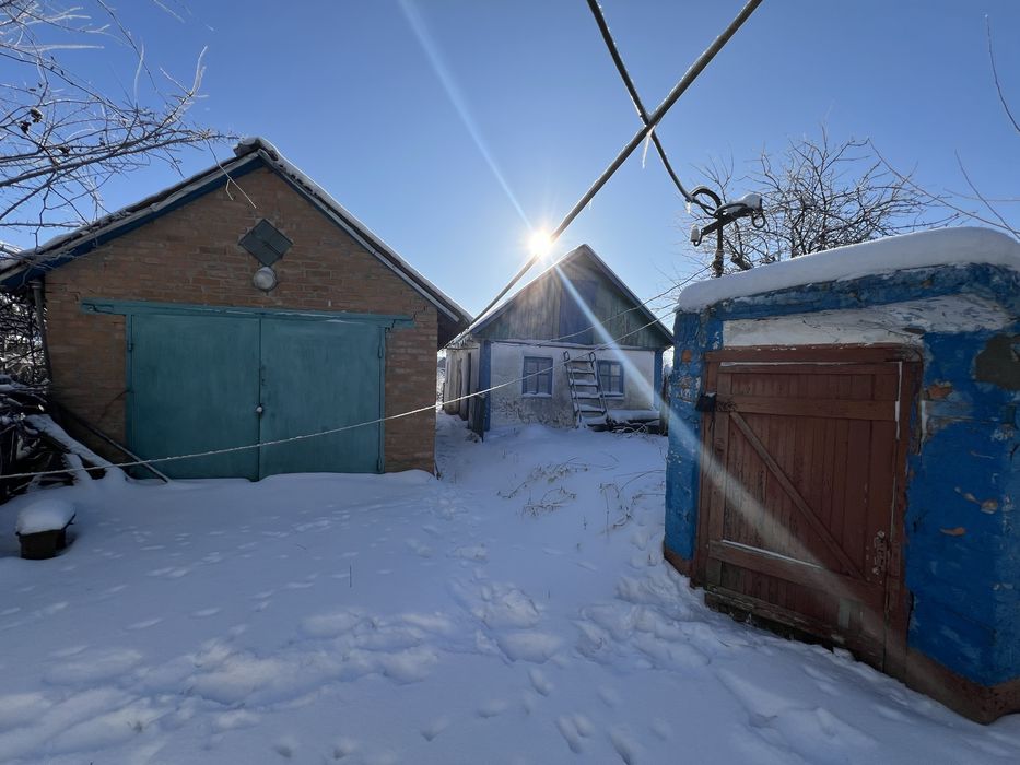 Продам будинок неподалік центру міста Узина