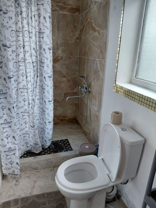 Дім у Звягелі район автовокзалу,світло не вимикають,  з мангалом, зруч