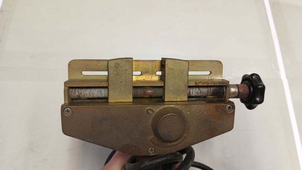 Wierszownik introligatorski z grzałka