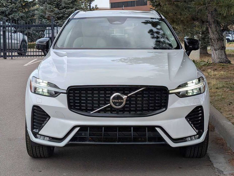 Volvo XC60 B5 Ultimate Dark Theme      2023