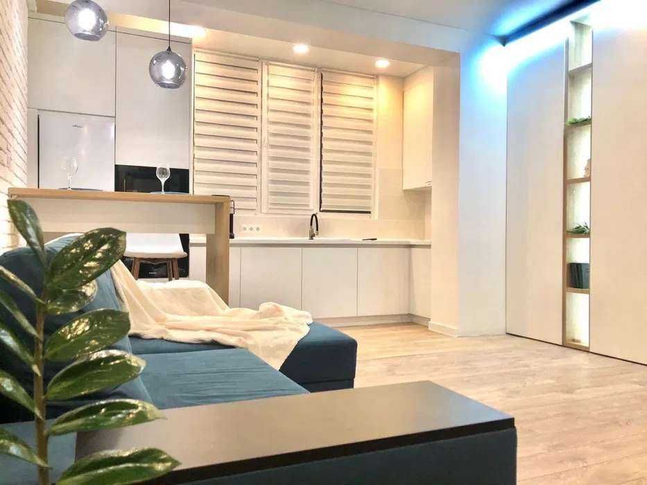 Сдам посуточно 2к кв. возле ТРЦ Никольский