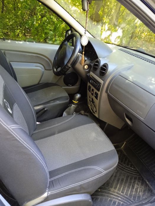 Dacia Logan 2010 року