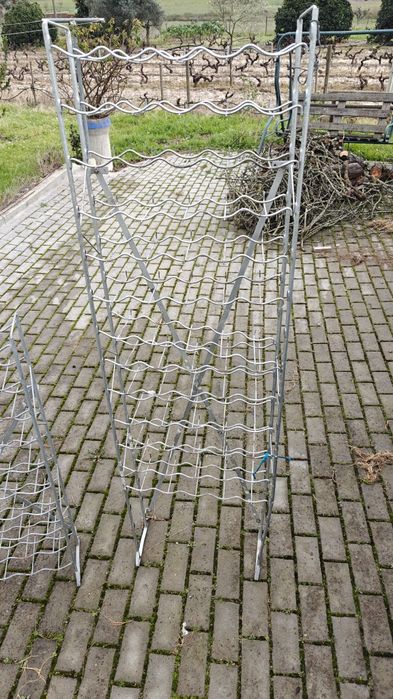 Garrafeira Metálica