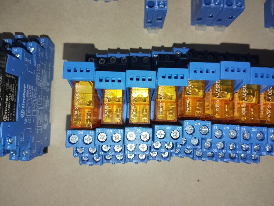 Reles  230v 24 v novos troco